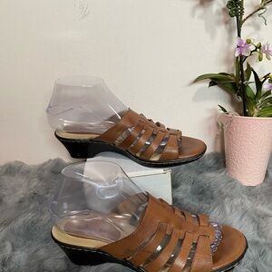 Soft spots Topaz sandals for women brown 7M